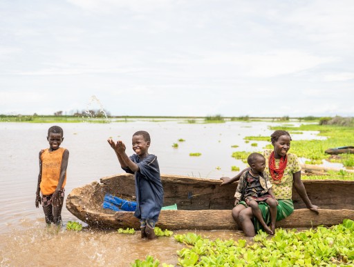 Kalang and her children
